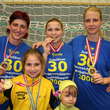 nach dem Spiel Tetyana Shynkarenko, Olga Sanko und Tanja Logvin mit den tochtern.